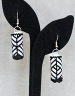 a3722 Black/white peyote stitch geometrics dangle bead earrings